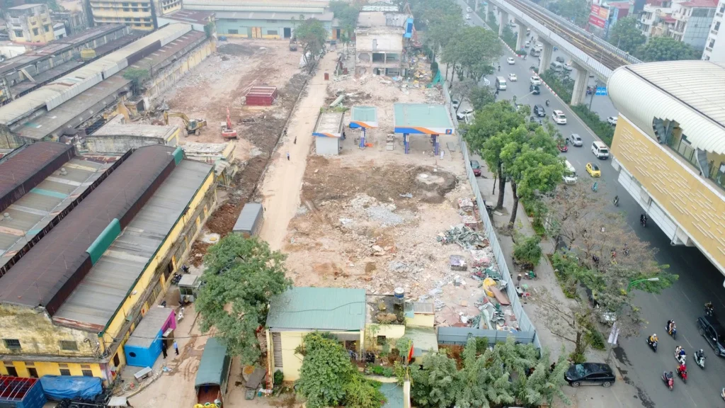 Từ nhà máy cũ đến đại công trường mới: Người dân Nguyễn Trãi đang sống cùng những lớp bụi đô thị